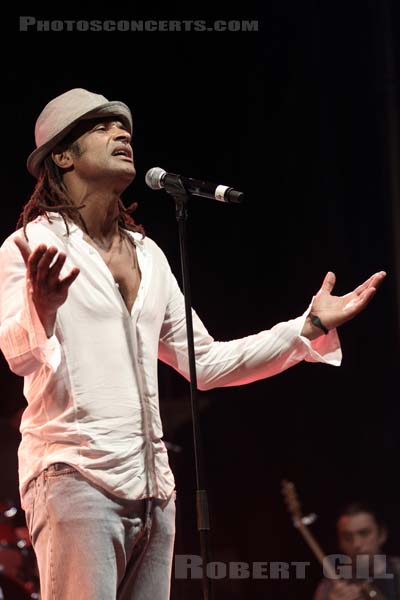 YANNICK NOAH - 2011-05-10 - PARIS - Place de la Bastille - 